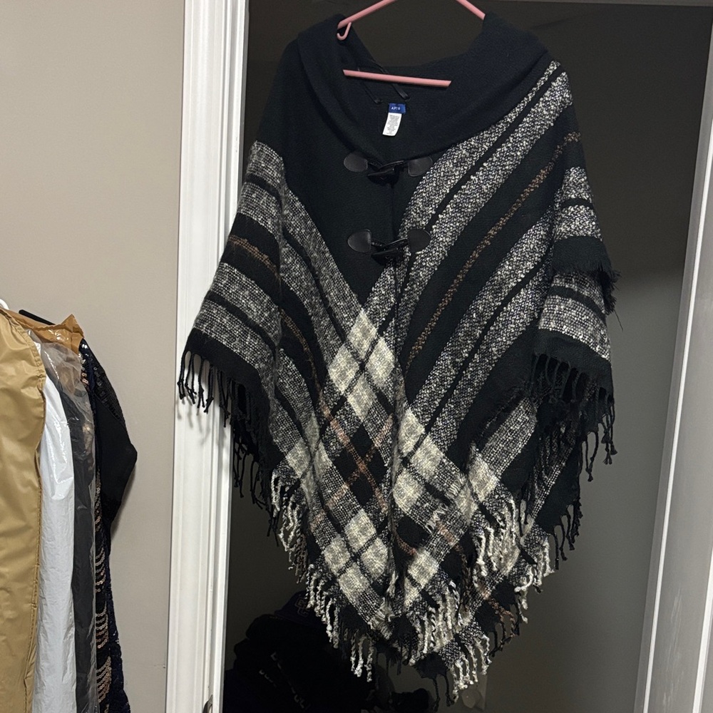 Apt. 9 Black and Gray Toggle Poncho